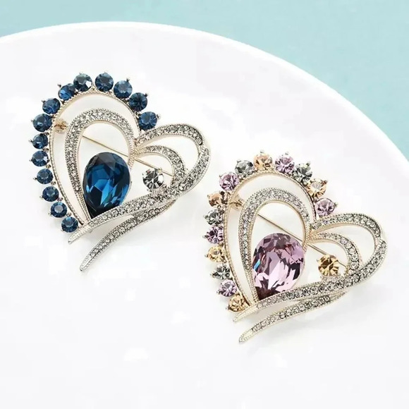 VQ Heart Brooch - Picture 2 of 5